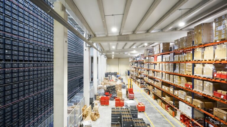 A Buyer’s Guide to RFID Readers for Dense Warehouse Environments