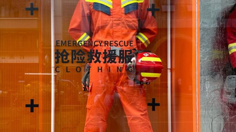 7 reasons to track uniforms with RFID