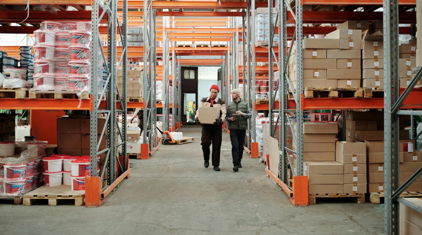 RFID vs Barcode for Inventory: Complete ROI Guide for Warehouses