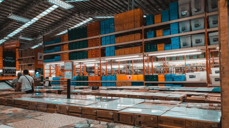 RFID system challenges retail industry application