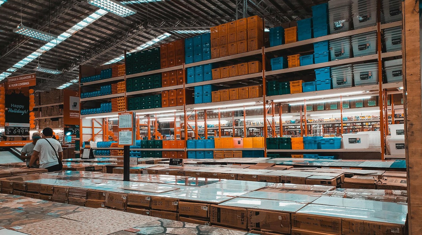 RFID system challenges retail industry application