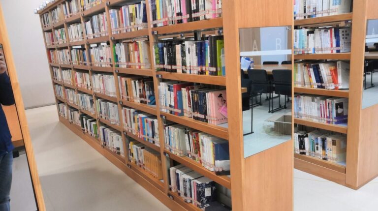 What Is an RFID Smart Bookshelf? 2026 Guide for Libraries and Integrators